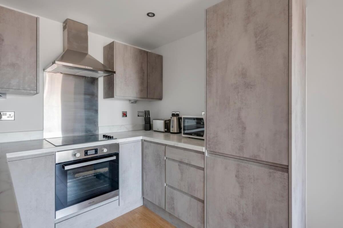 Spacious 1 Bedroom Apartment In A Converted Mill Лідс Екстер'єр фото