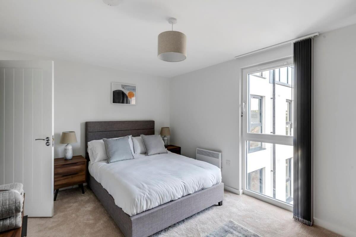 Spacious 1 Bedroom Apartment In A Converted Mill Лідс Екстер'єр фото